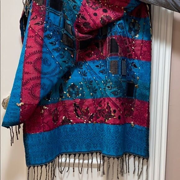 NWOT Blanket scarf   - Picture 2 of 3